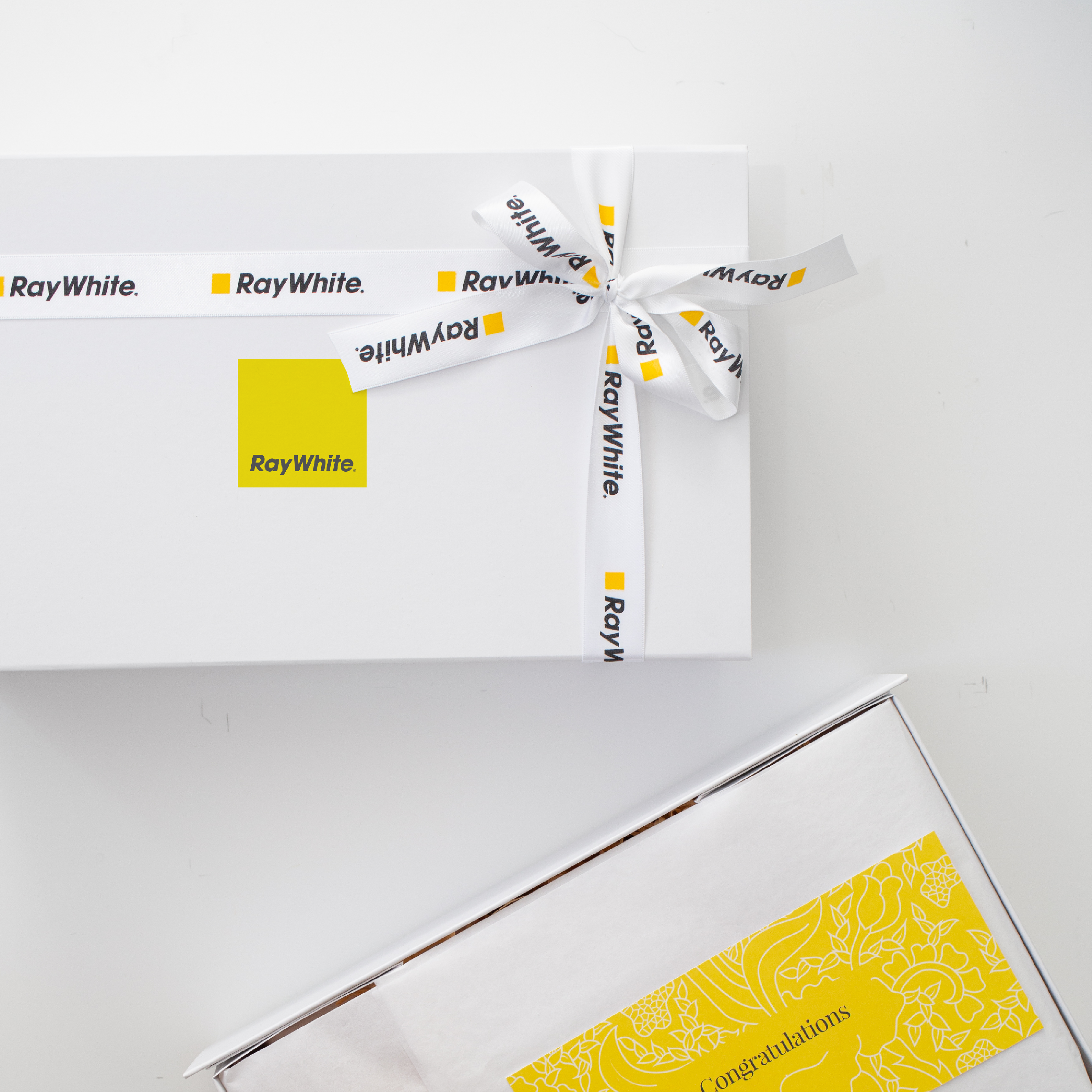 Packaging Ray white